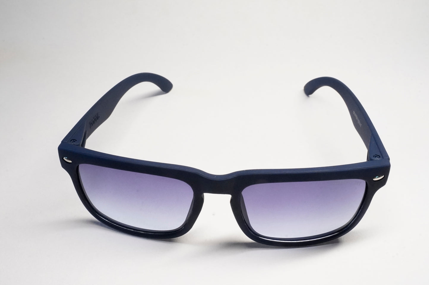 OLIVER QUEST WAYFARER MENS SUNGLASS